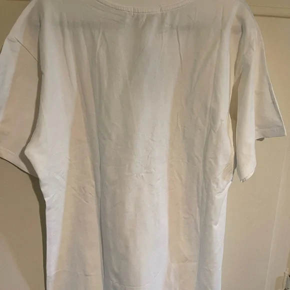NWT CHANEL White Tee with Multicolor Design M / L 20 “ P2P - Picture 5 of 5